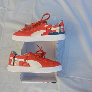 PUMA Sesame Street Edition Big Kid Shoes NEVER WORN. Size 3